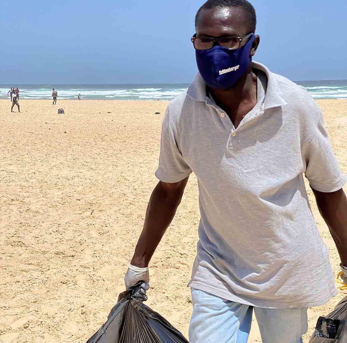 In Senegal, more than 1,000 lbs (600 kg) of waste was collected from just one beach in Dakar by Schlumberger volunteers.